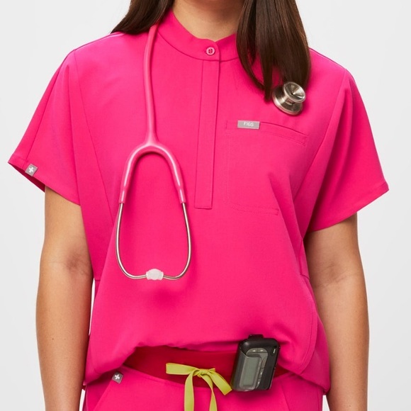 FIGS Montex Scrub Top NWT
LIMITED EDITION STYLE
CLASSIC
ICONIC Shocking Pink - Picture 1 of 7